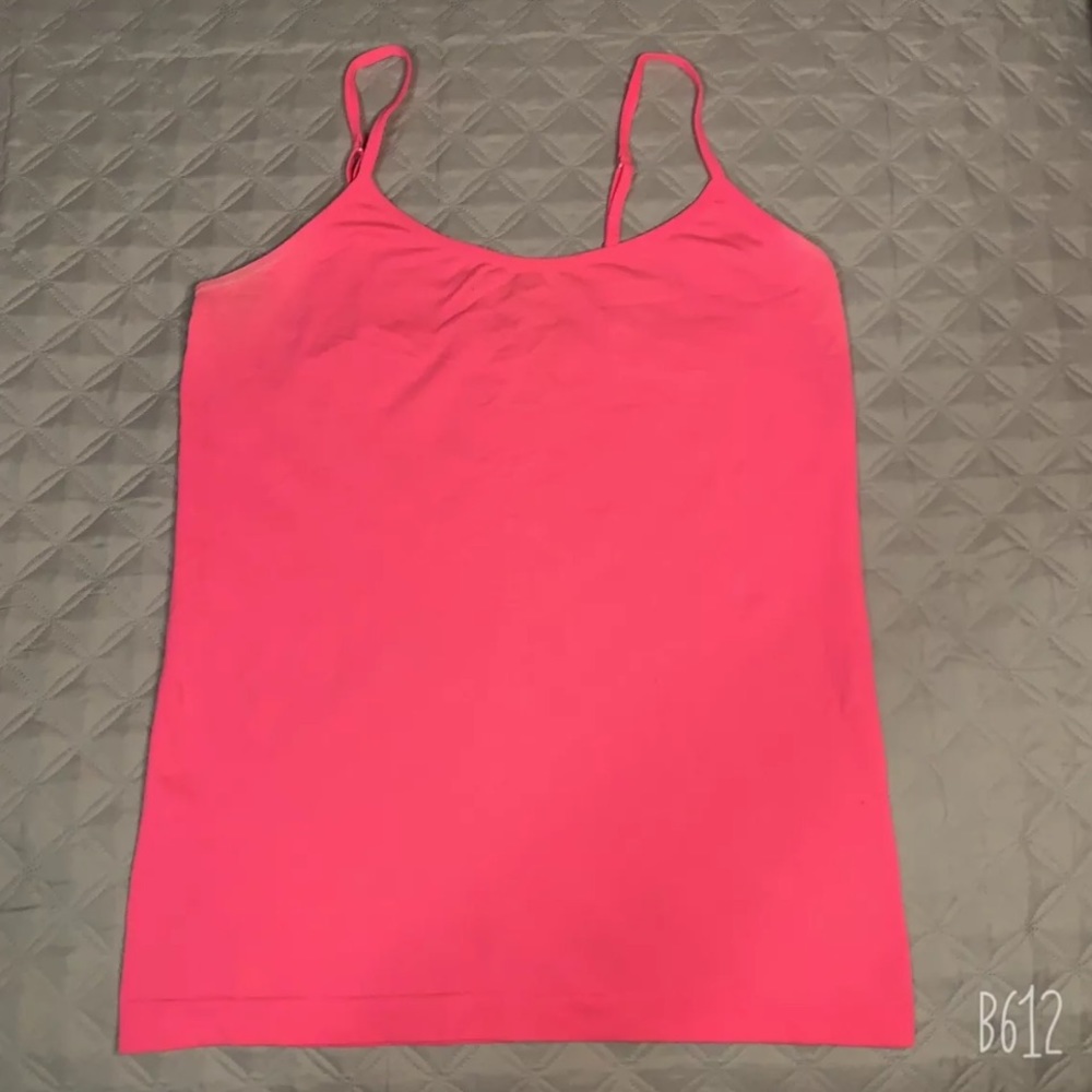 L.E.I NEON PINK TANK TOP SIZE LARGE 🌸